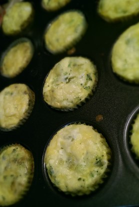 Cheesy broccoli muffins