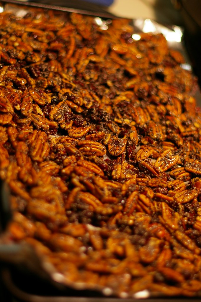 Maple Spiced Pecans | The Half-Crunchy Mama