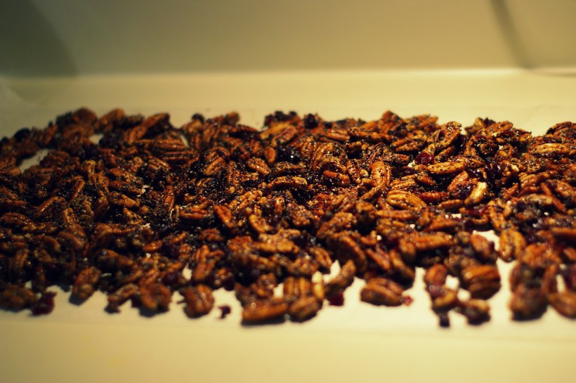 Maple Spiced Pecans | The Half-Crunchy Mama